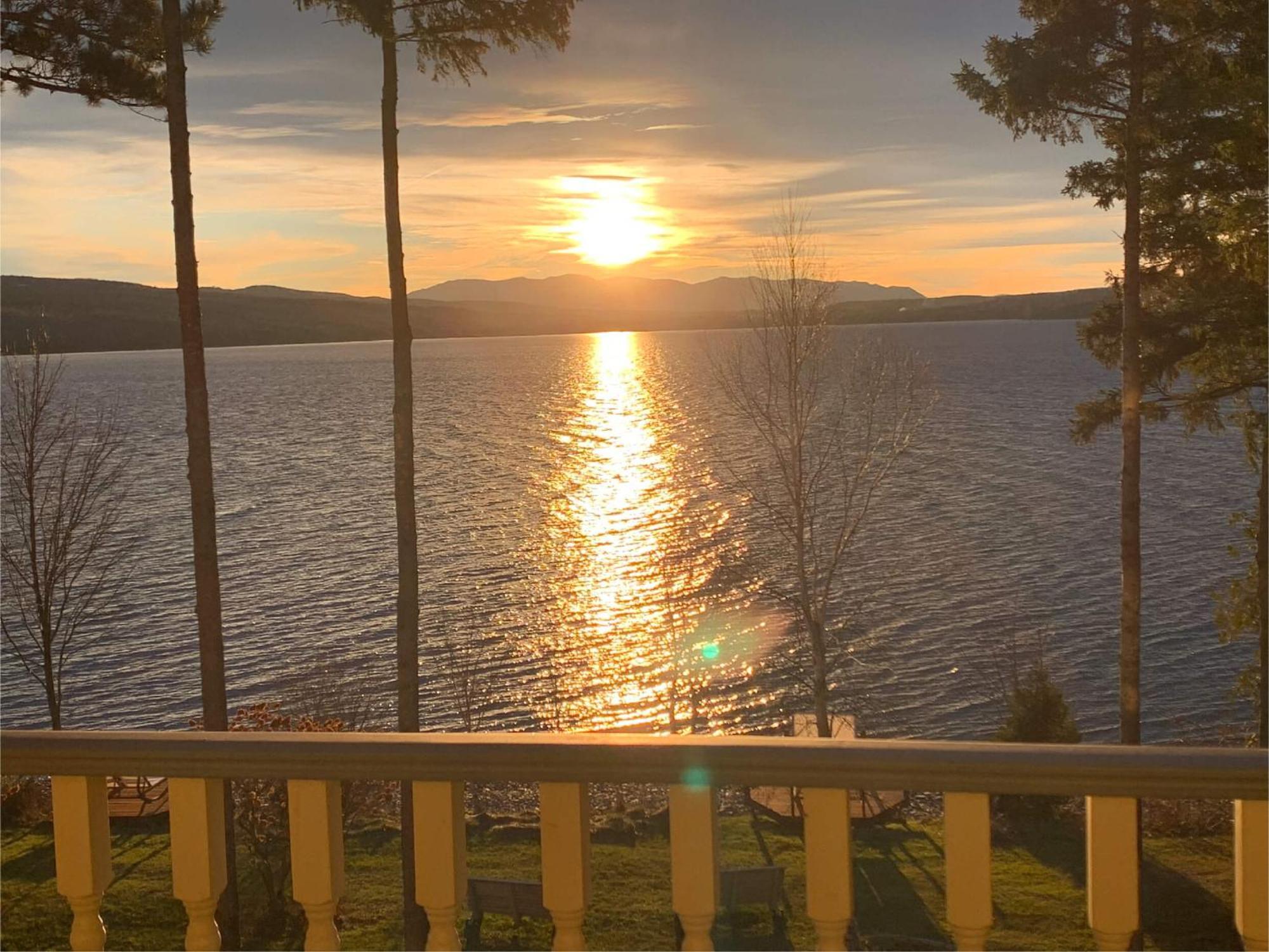 Estello Suites & Spa Lac-Mégantic Kültér fotó
